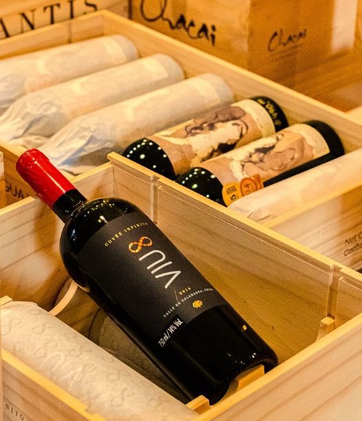 O Viu 8 é elaborado com uvas das variedades Cabernet Sauvignon, Malbec e Syrah, provenientes de vinhedos localizados no Vale de Colchagua.